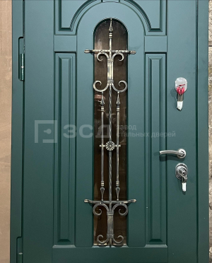 Элитная металлическая дверь зеленого цвета - фото